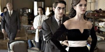 ‘Yves Saint Laurent’ é belo, mas superficial