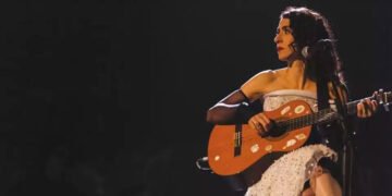 Artista durante sua apresentação. Imagem: Reprodução.