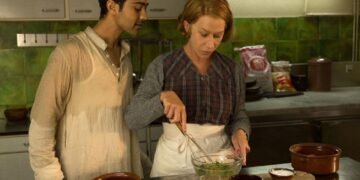 O ator-revelação Manish Dayal e Helen Mirren