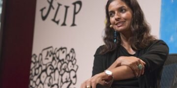 A escritora norte-americana Jhumpa Lahiri, de origem indiana, confessa: a vontade de escrever a faz até roubar.