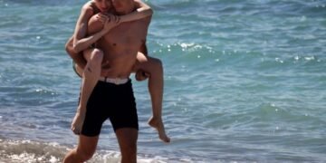 Andrea Rise Borough e James D”Arcy são Wallis e Edward em 'W. E. – O Ramance do Século'. Imagem: Divulgação.