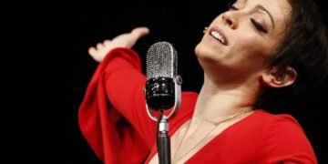 Laila Garin interpreta Elis Regina