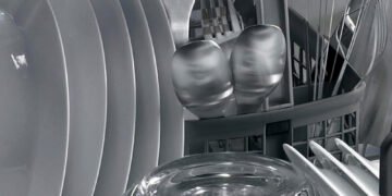 "A liberdade e a louça", crônica de Helena Perdiz. Imagem: Reprodução.