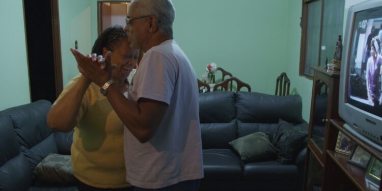 'Cloudy Times' e 'Ela Volta na Quinta': somos pais e filhos