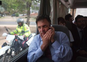 "Mas oi, é do celular do Aécio?", crônica de Alejandro Mercado