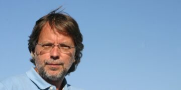 Mia Couto desconsegue não falar sobre pessoas