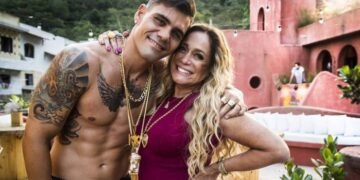 A poderosa Adisabeba, que assume um discurso feminista em A Regra do Jogo, acaba por impedir o filho Merlô de crescer. Imagem: TV Globo/Divulgação.