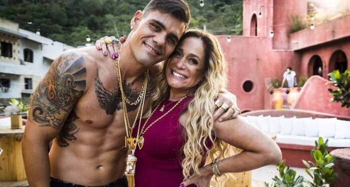 A poderosa Adisabeba, que assume um discurso feminista em A Regra do Jogo, acaba por impedir o filho Merlô de crescer. Imagem: TV Globo/Divulgação.