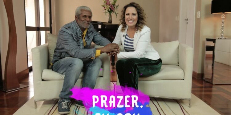 A cada um de seus entrevistados, Regina Volpato se entrega à desinteressada escuta de suas verdades. Foto: Divulgação.