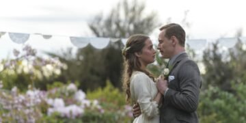 'A Luz Entre Oceanos' é drama romântico à moda antiga