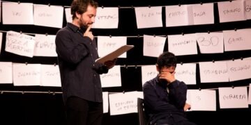 Gregório Duvivier durante espetáculo Blank