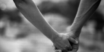 "Quando o afeto é político", crônica de Paulo Camargo.