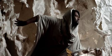 Tunde Olaniran em foto de divulgação de seu álbum Transgressor