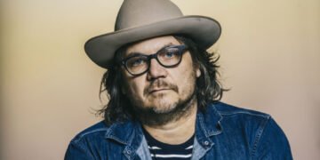 'Cabeça de adulto' é um tratado poético sobre o amadurecimento