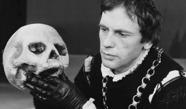 Jean-Louis em 'Hamlet'. Foto: Reprodução.