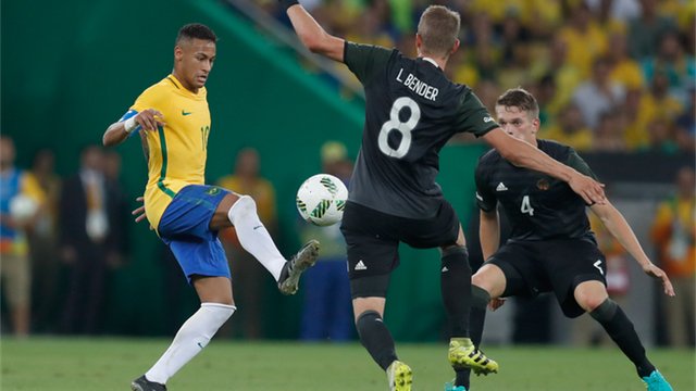 Crítica, futebol e tradução