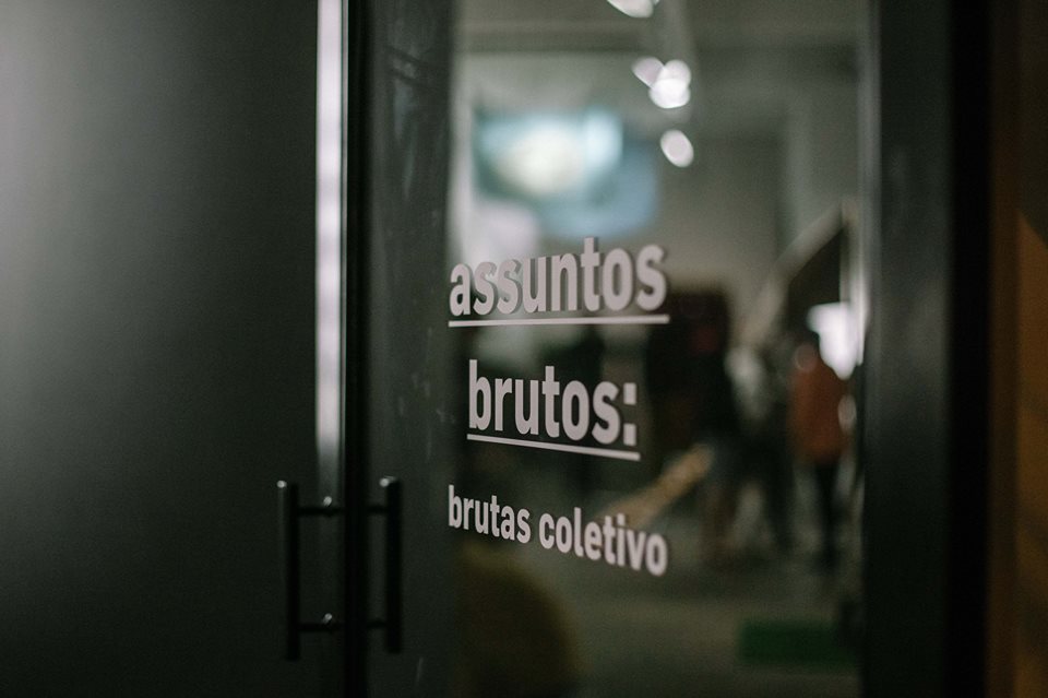 Galeria Ponto de Fuga expõe 'Assuntos Brutos', do Coletivo Brutas