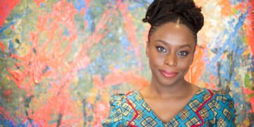 Chimamanda critica o colonialismo em 'Hibisco Roxo'