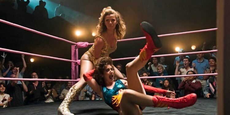 Deliciosa e sem grandes pretensões, 'Glow' agrada ao explorar o universo da luta livre