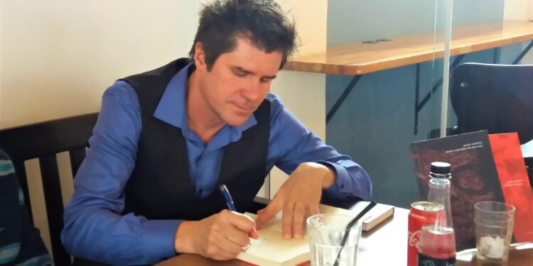Paulo Sandrini explora as relações familiares em um cenário pós-apocalíptico