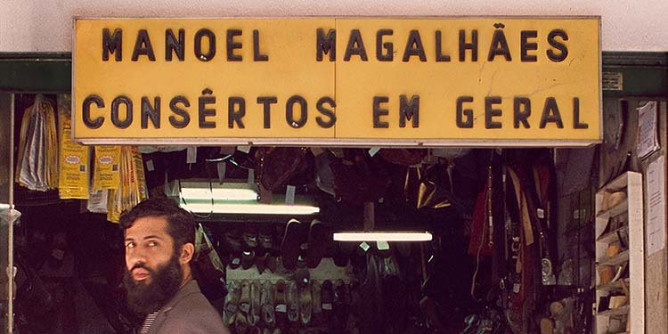 Álbum marca a estreia solo do músico da banda Harmada. Imagem: Divulgação.