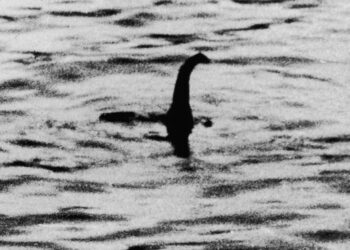 Foto do monstro do Lago Ness mostra que o jornalismo também abre espaço para a ficção de horror