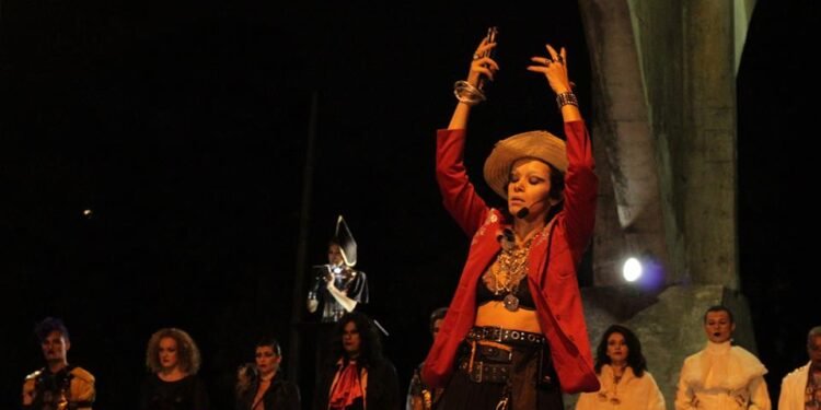 Apresentação do espetáculo Cabaret Macchina. Imagem: Cibelle Gaidus.