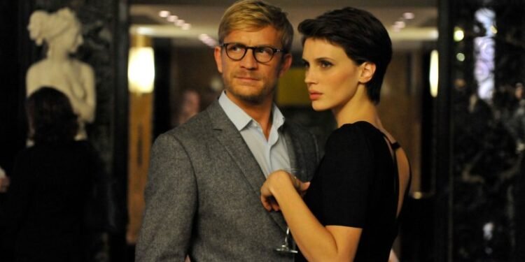 François Ozon brinca com o suspense e o terror no erótico 'O Amante Duplo'