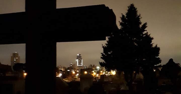 "Visita noturna ao cemitério", crônica de Henrique Fendrich.