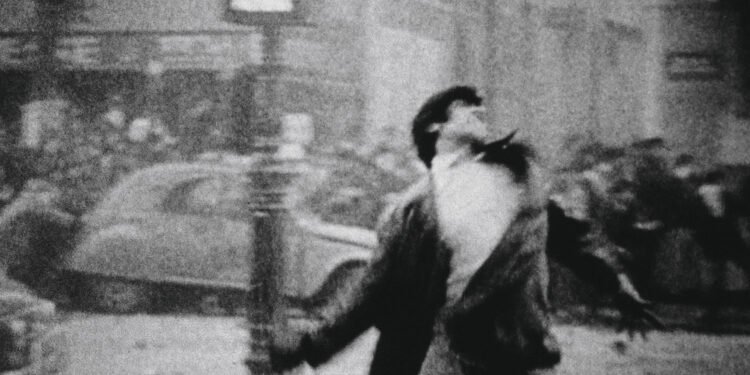 ‘No Intenso Agora’ ressignifica a memória através de imagens de arquivo