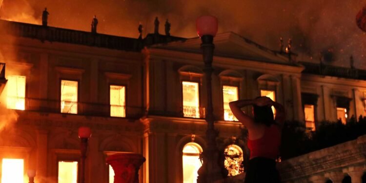 Quem vai queimar? Museu Nacional e a frágil cultura brasileira
