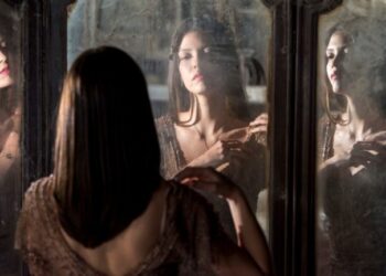 Em 'Espelho da Vida', espelho será o portal para protagonista visitar sua vida passada