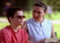Fred e a mãe em cena do curta 'O Branco': filme discute de forma sensível temas como a inclusão. Imagem: Divulgação.