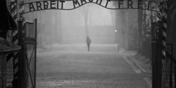 Portão do campo de concentração de Auschwitz