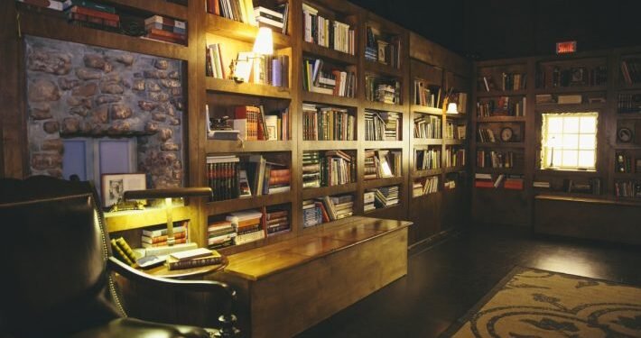 Réplica da biblioteca de Alberto Manguel na exposição 'A Biblioteca à Noite'. Imagem: Ex Machina.