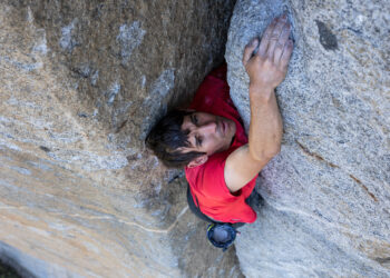 Alex Honnold escala o El Capitain: desafio em vários sentidos. Imagem: Divulgação.