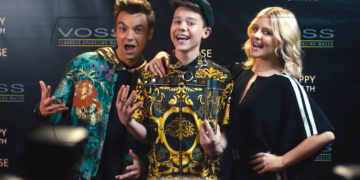 'The Other Two' tira sarro da busca pela fama