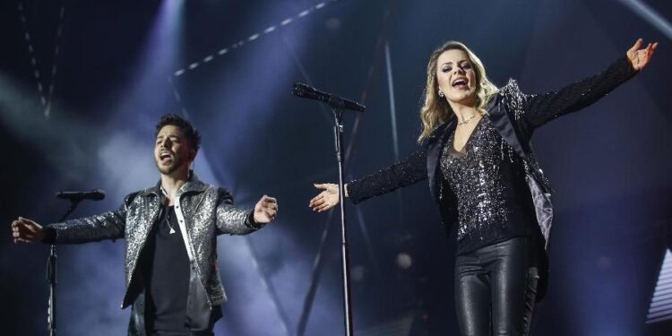 A turnê "Nossa História" celebra os 30 anos de carreira de Sandy e Junior