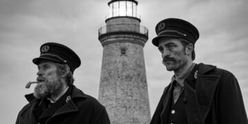 'Farol' pode ser interpretado como menção fálica em trama de dois homens com dificuldade de convivência. Imagem: Divulgação.