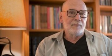 Carlos Eduardo Novaes, autor de 'O Imperador da Ursa Maior', completa 80 anos em 2020: obra marcante. Imagem: Divulgação