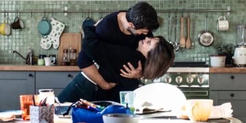 Andrea (Pierfrancesco Favino) e Sofia (Kasia Smutniak): troca de corpos em tempos de pré-divórcio. Imagem: Reprodução.