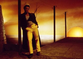 Brad Davis vive Querelle, personagem marginal criado pelo escritor francês Jean Genet. Imagem: Divulgação.