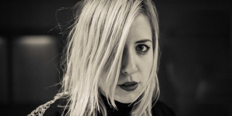 "O feitiço de Katie Stelmanis", crônica de Henrique Fendrich.