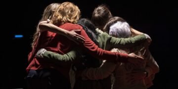 Mulheres vítimas de João de Deus narram suas histórias na série 'Em nome de Deus'. Imagem: Divulgação.