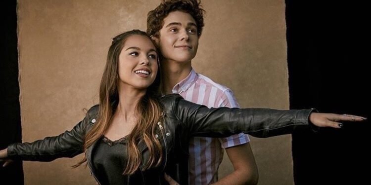 Protagonistas de 'High School Musical: The Musical: The Series', do Disney+, Olivia Rodrigo e Joshua Bassett