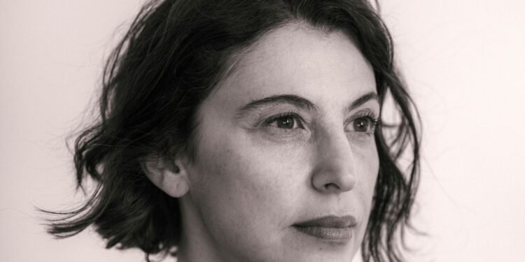 A escritora Giovana Madalosso