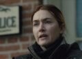 Kate Winslet vive a detetive Mare, que precisa lidar com um caso de assassinato e muito mais na cidade de Easttown. Imagem: Reprodução.