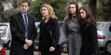 Em 'Tre Piani', Nanni Moretti (1º à esq.), também diretor do filme, é um juiz cuja família vive um grande abalo no ínicio do filme./Divulgação