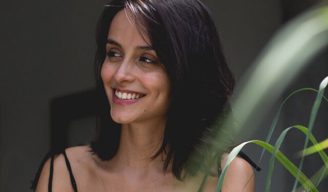 A escritora Aline Bei