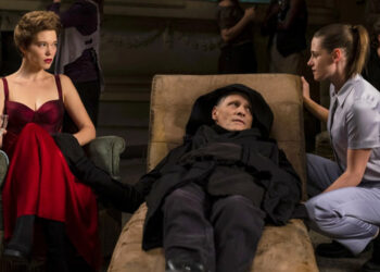 Em 'Crimes of the Future', Cronenberg retorna ao corpo como território do terror